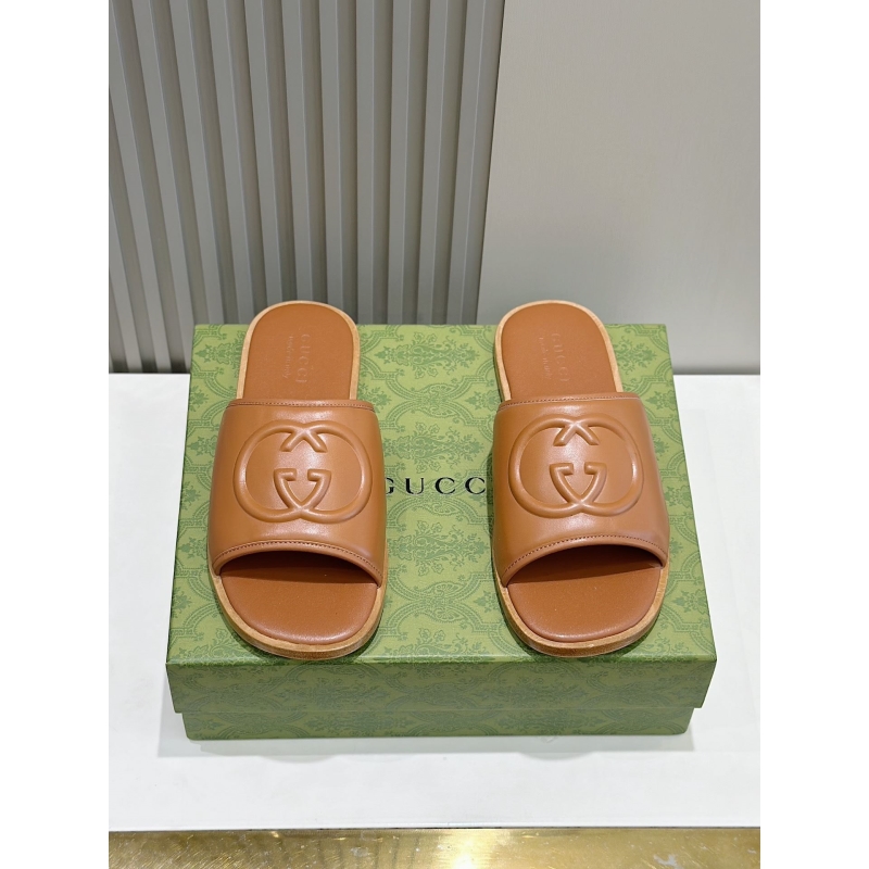 G*u*i slippers